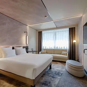 **** Hotell Novotel Muenchen Airport - Newly Renovated Tyskland