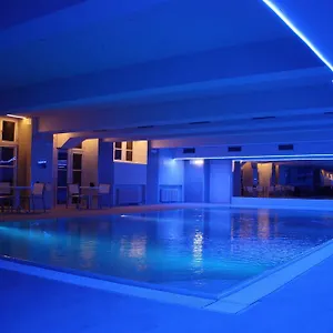 3* Hotel Und