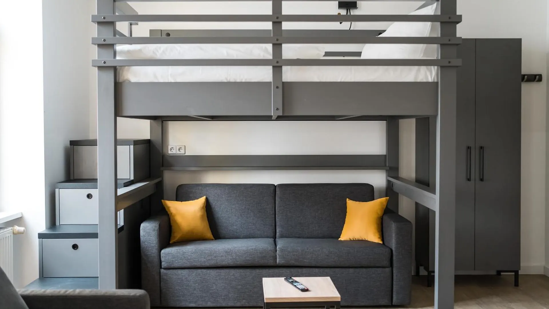 Homaris Boxi Studios Berlin 0*,